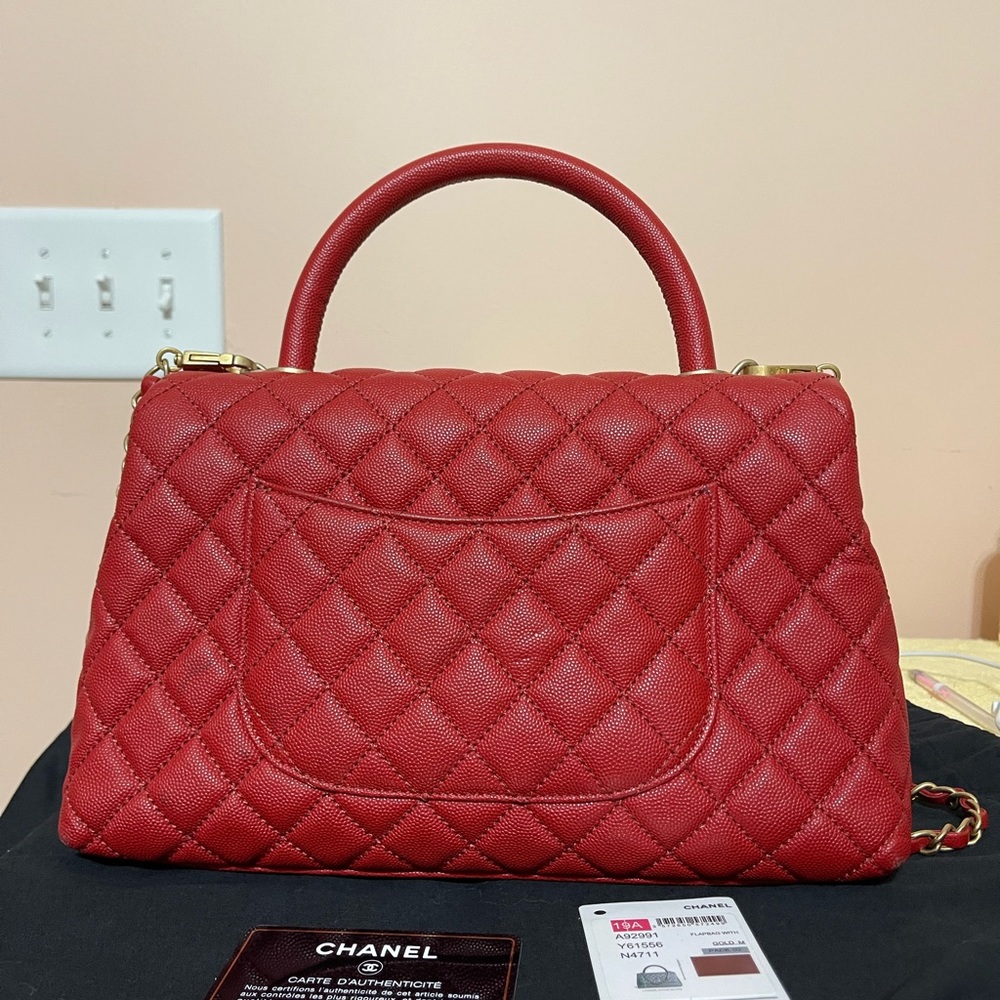 Chanel medium coco handle gold hardware - Picture 2 of 3
